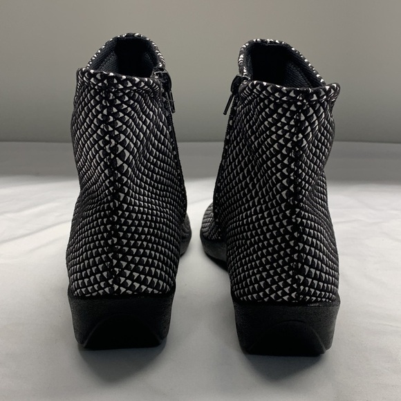 A’rcopedico Low Wedge Ankle Booties Side Zipper Size 41 Black and White - Picture 3 of 14